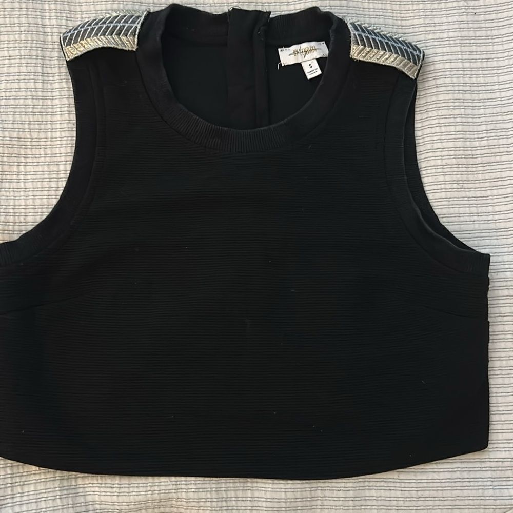 Black Fitted Sleeveless Crop Tank small - Picture 3 of 9